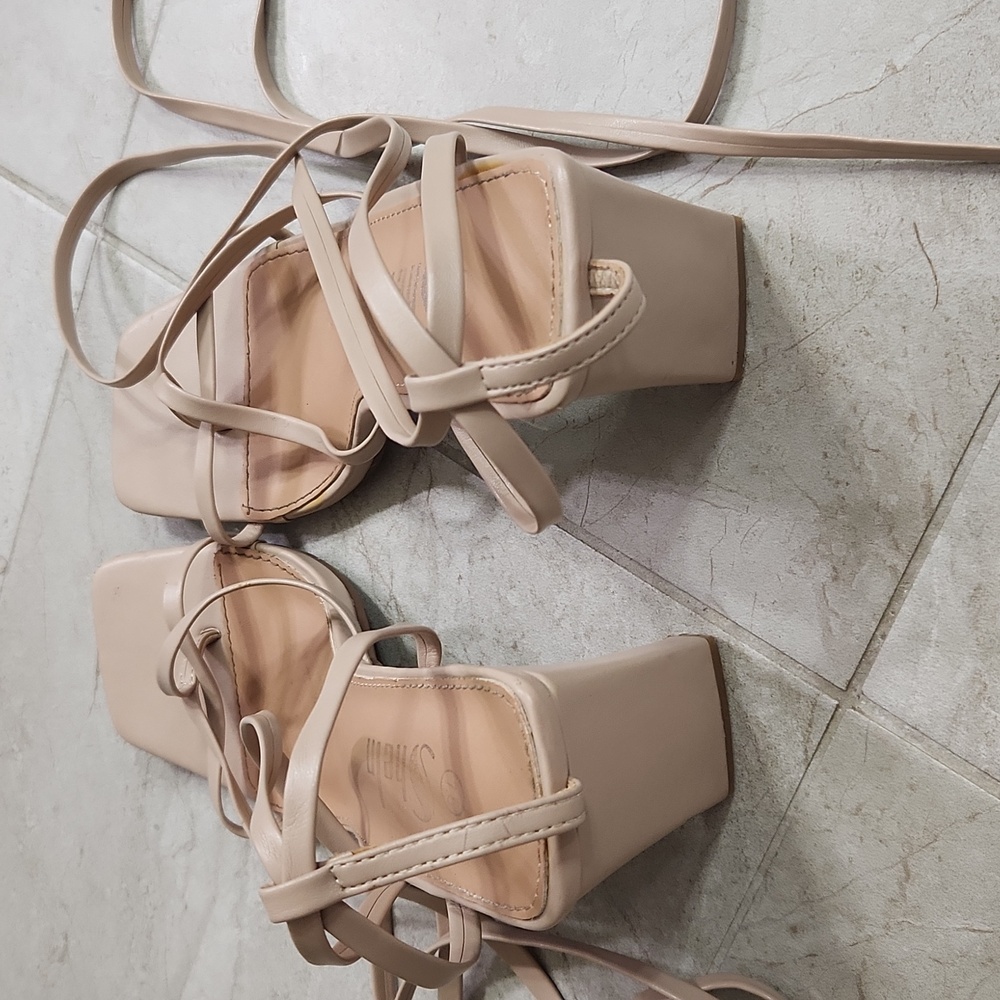 Pretty square toe, strappy, lace up sandals in nude/beige. Very good condition! - Picture 3 of 8